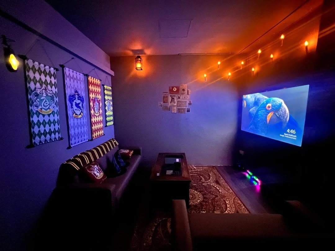 Themed room background